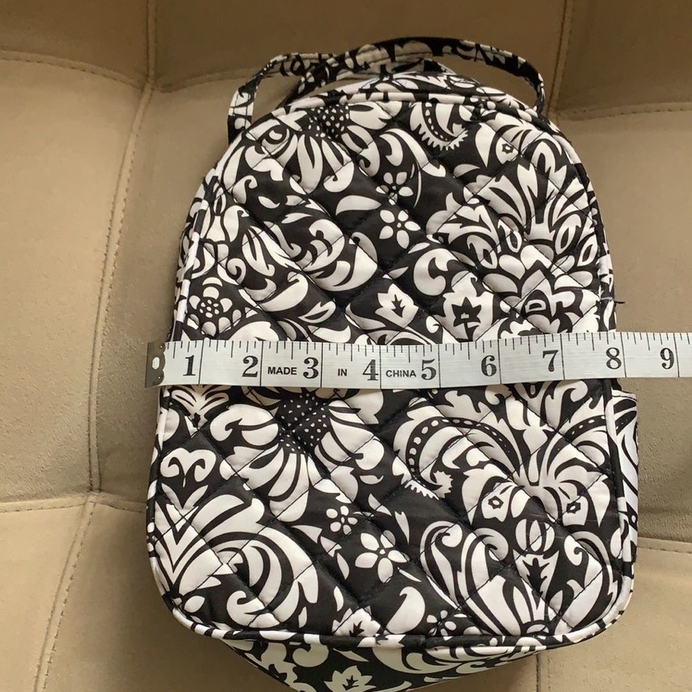 Black and white soft-sided lunch bag with handles - Picture 6 of 7